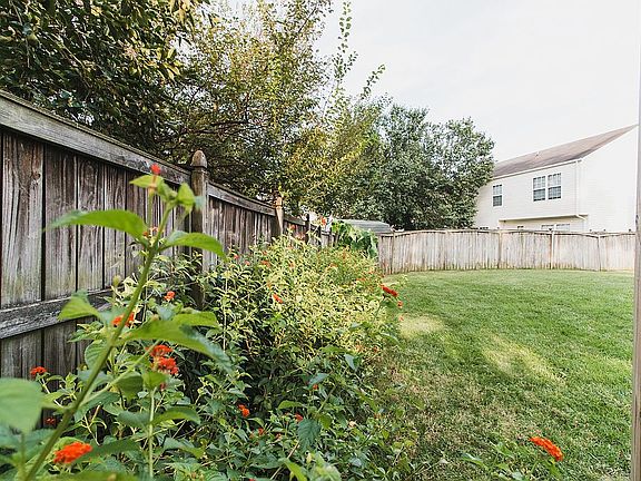 4th image of 326 Peach Tree Cres