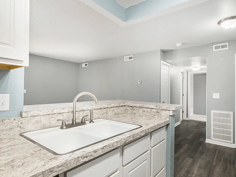 Westfield Club Apartments — Photo 26
