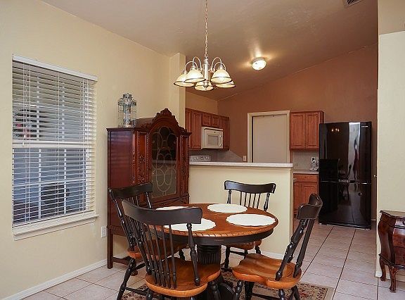 Quaint Dining Area