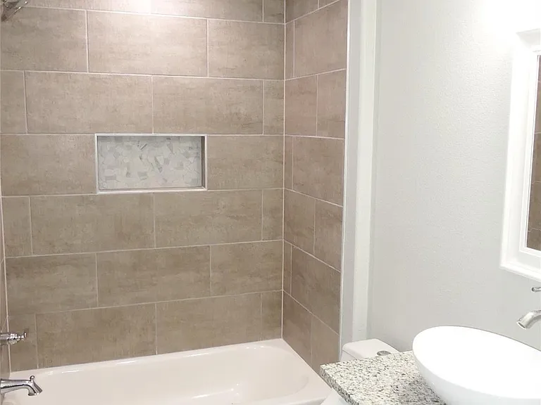 608 E College St #608 — Photo 17