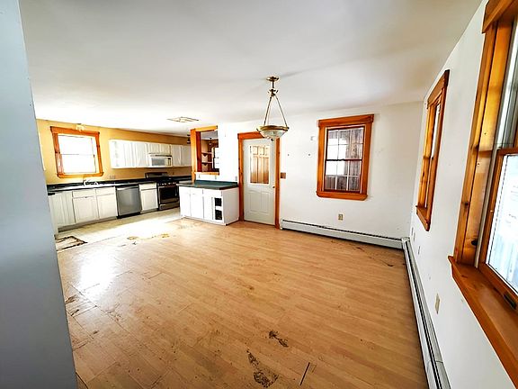 4th image of 500 Brook Road