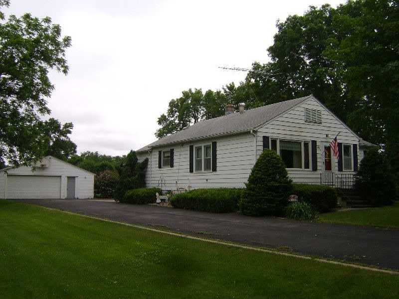 1st image of 106 Netherlands Ave E