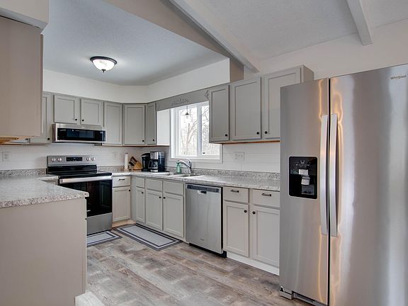 5th image of 3100 Island View Dr NE
