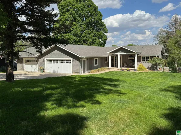 912 S Tama St, Rock Rapids, IA 51246