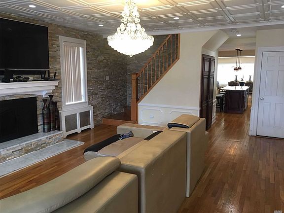 2nd image of 1589 Waring Ave