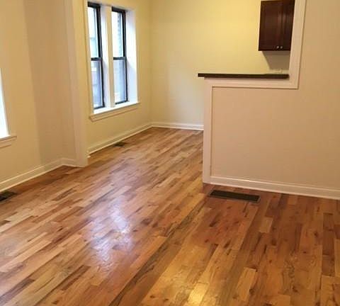 3rd image of 3823 N Fremont St #726