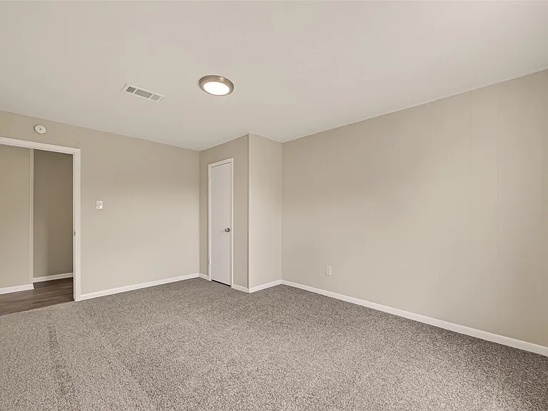 2303 N Cleveland St — Photo 23