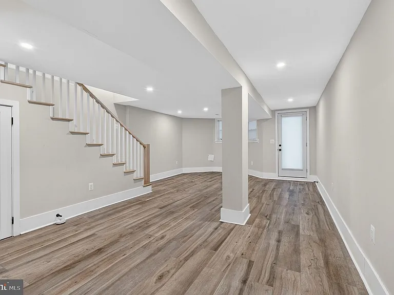 32 Adams St NW — Photo 37