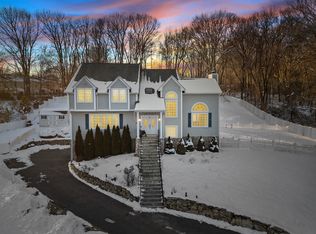 17 Waring Dr, Carmel, NY 10512