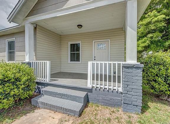 5th image of 1708 E Ozark Ave