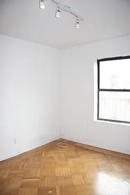 Rented by Lang Realty LLC | media 15