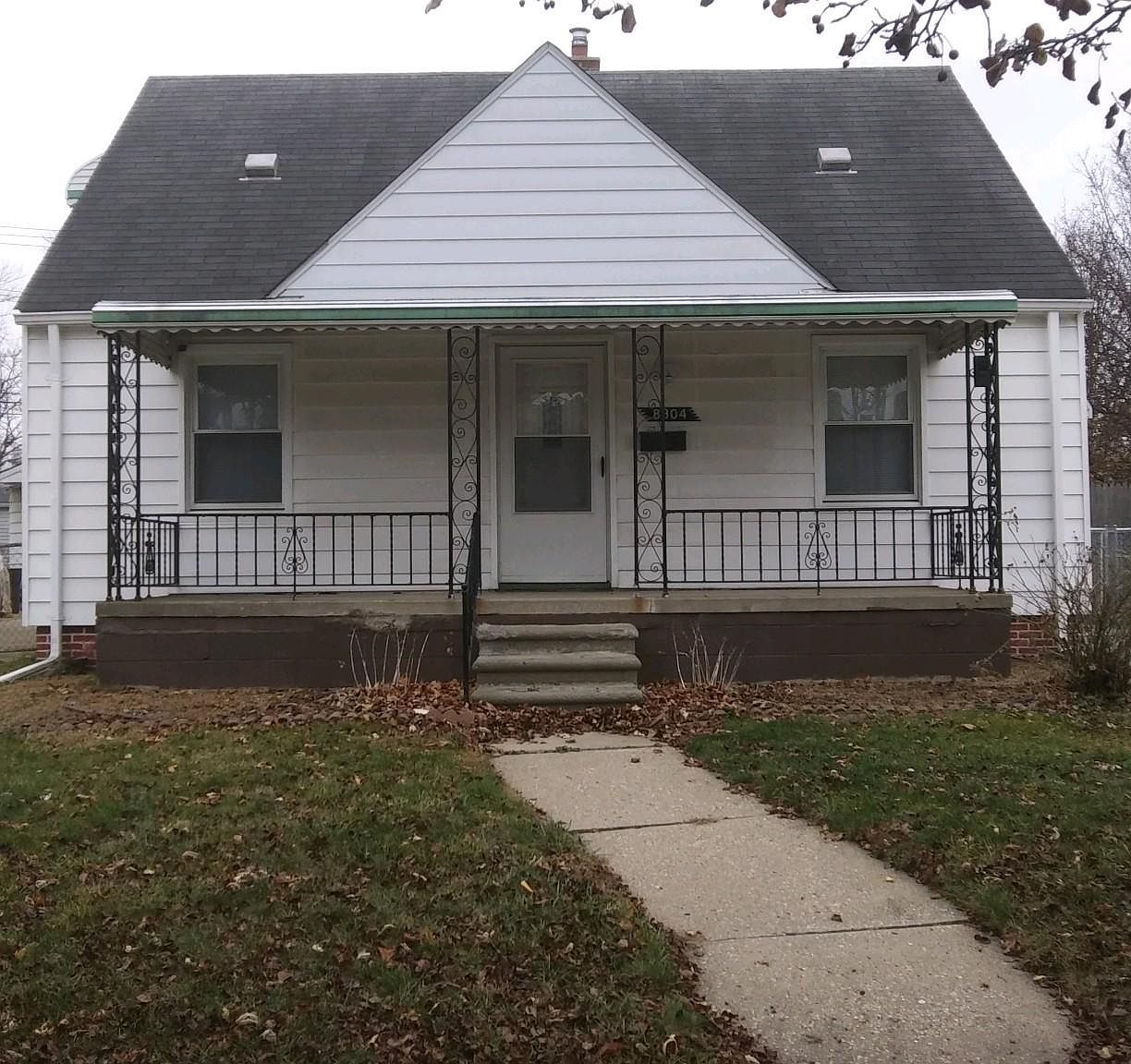 8304 Standard St, Center Line, MI 48015