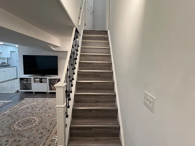 238 Glenway Cir #BASEMENT — Photo 2