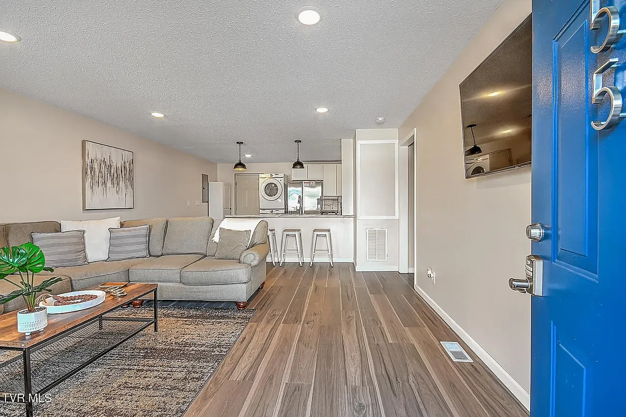 155 Lancaster St — Photo 2