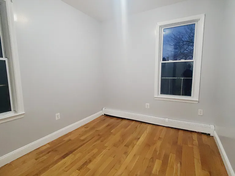 157 Woodlawn Ave #2E — Photo 4