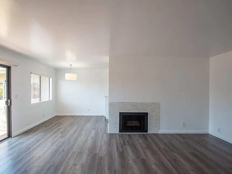 15128-44 Burbank Blvd — Photo 20