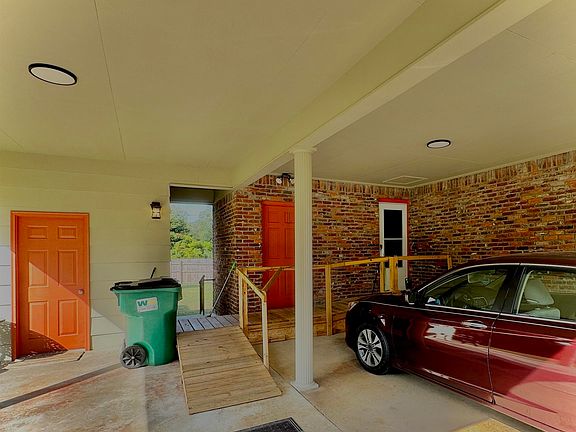 5th image of 1412 Greenbrier Dr