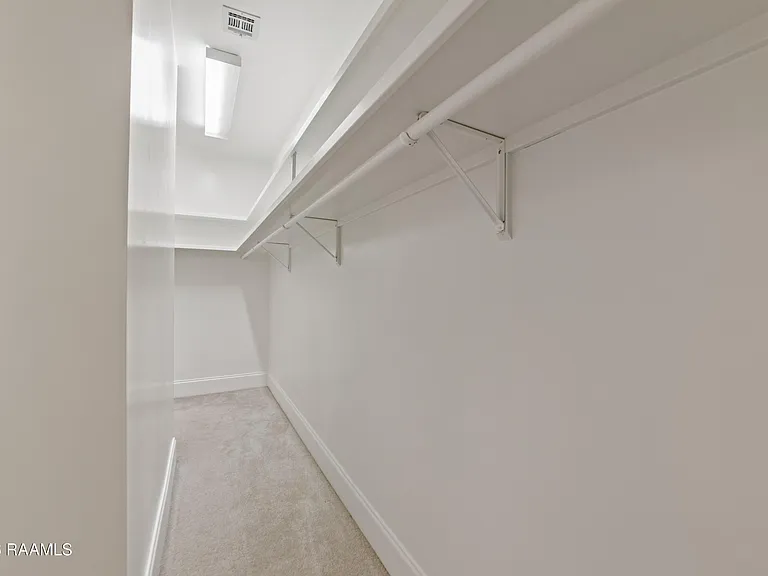 100 Shumard Dr — Photo 34