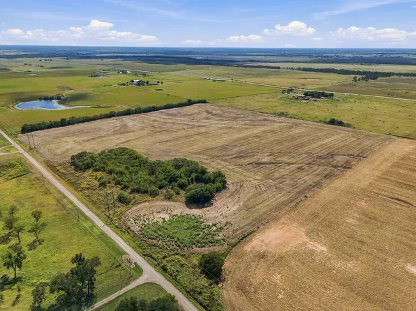 N3330 Road Runner Dr, Ponca City, OK 74604