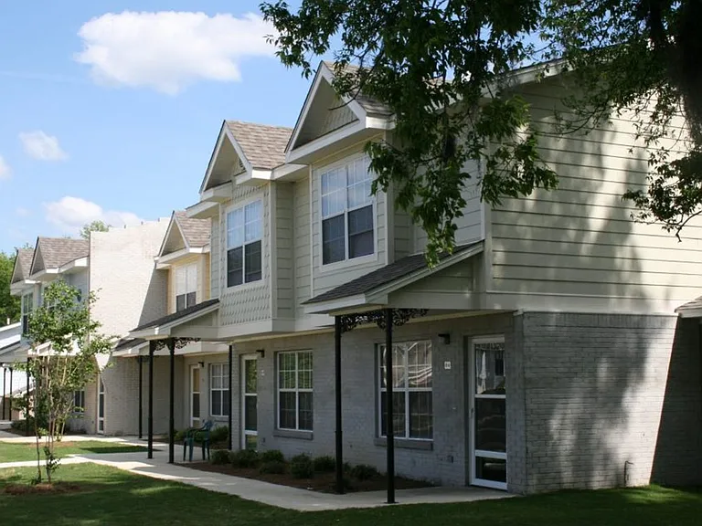 Addison Way — Photo 49