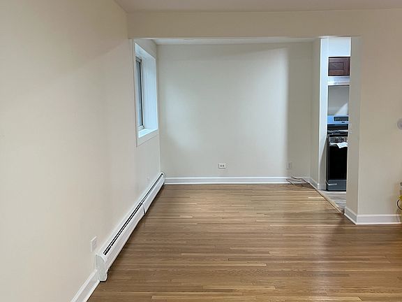 5th image of 1545 W Pratt Blvd APT 202