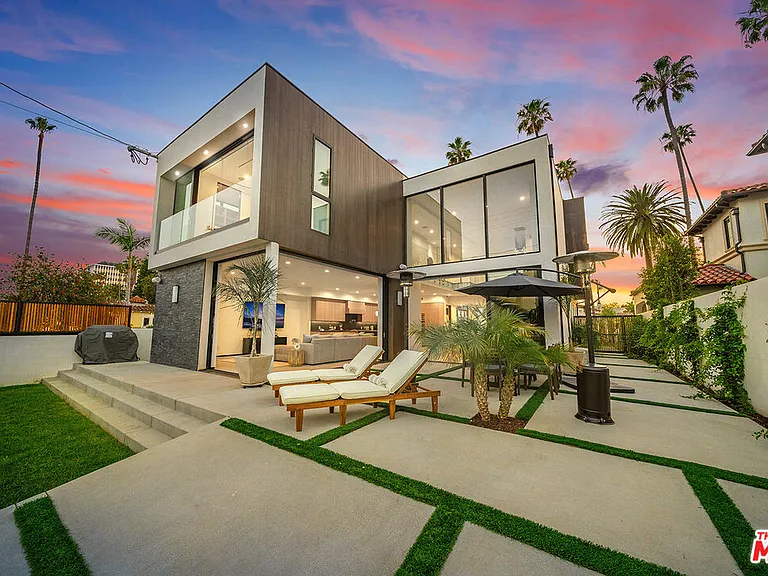 200 N Doheny Dr — Photo 11