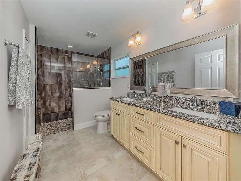 236 Holly Rd — Photo 26