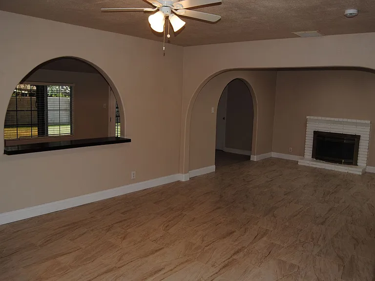 8817 Butternut Ave — Photo 5