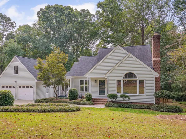 7124 Asheway Dr, Holly Springs, NC 27540