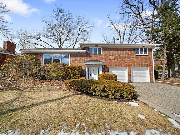 CONVINIENT LOCATION FOR ALL!