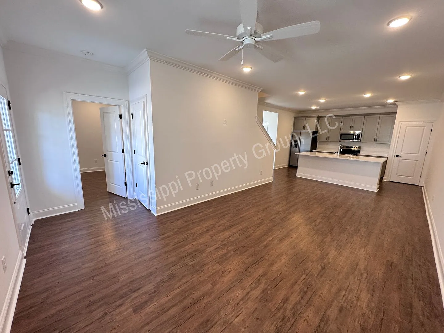 3BR/3.5BA Stand Alone House in South Grove — Photo 3