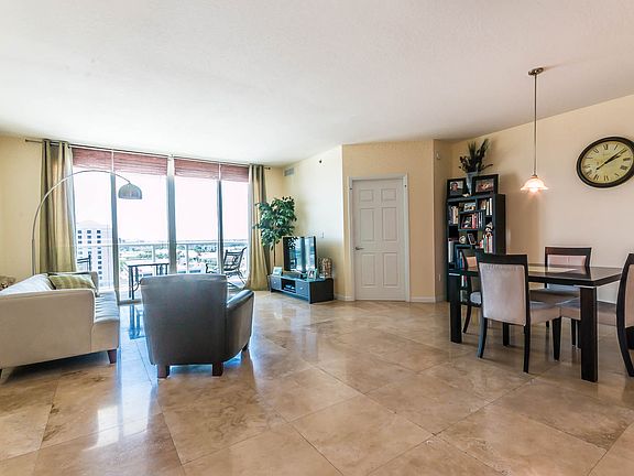 5th image of 1819 SE 17th St APT 1003