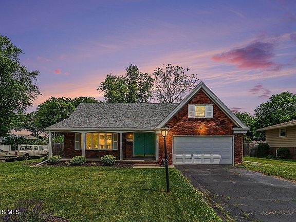 3rd image of 2229 Midlawn Dr