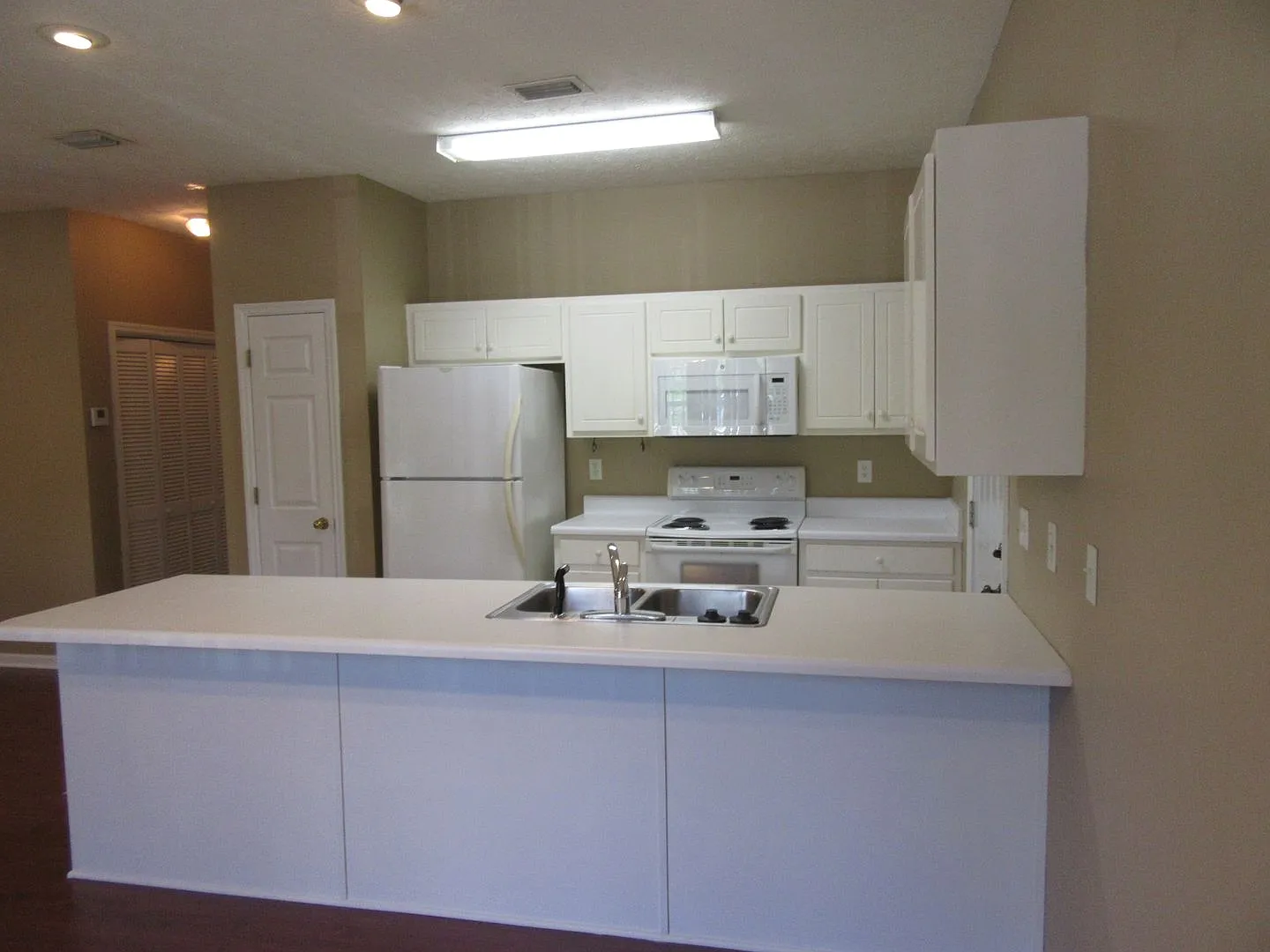 2 bed, 2.0 bath, 1015 sqft, $1,295 — Photo 4
