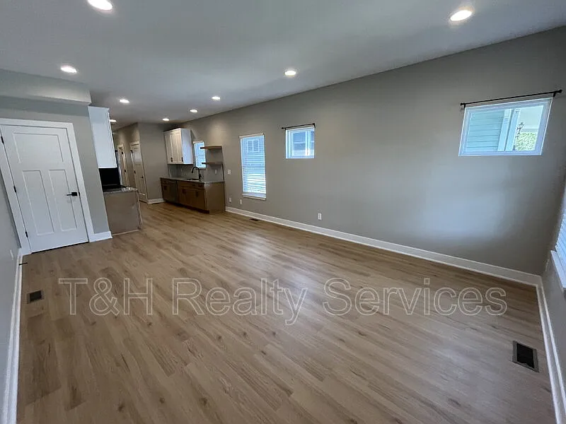 2 bed, 2.5 bath, 1418 sqft, $1,675 — Photo 3