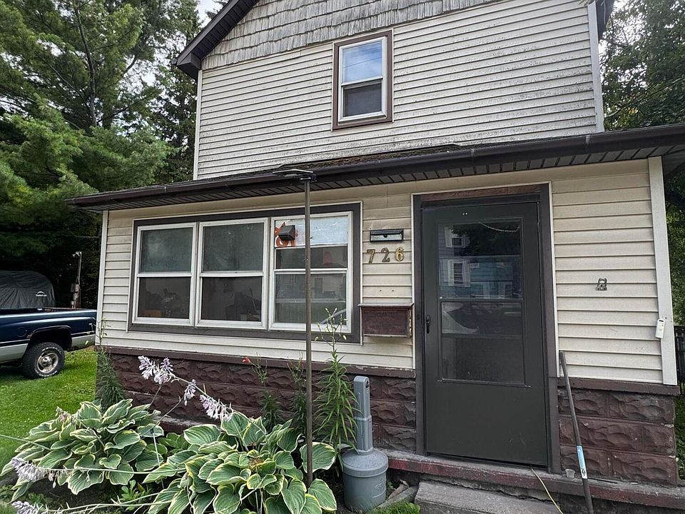 2nd image of 726 Carrie St
