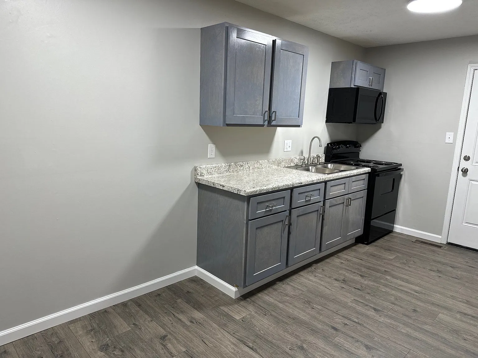 2 bed, 842 sqft, $1,150 — Photo 2