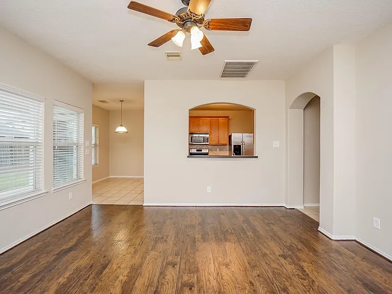 1323 Colonial Manor Dr — Photo 8