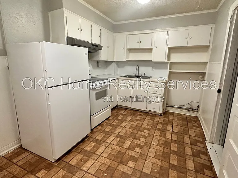2048 NE 18th St — Photo 13
