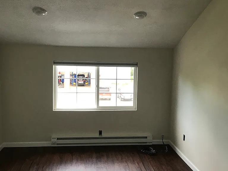 502 E Broadway St — Photo 3