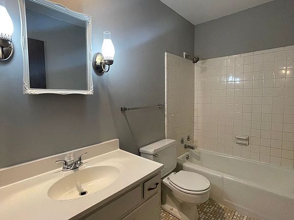 2nd image of 341 S Burns Ave Unit 3