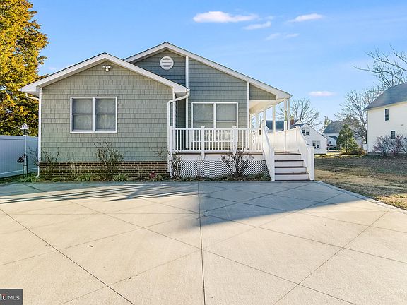 4th image of 204 Spotswood Ln