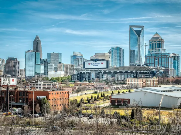 1101 W 1st St APT 211, Charlotte, NC 28202