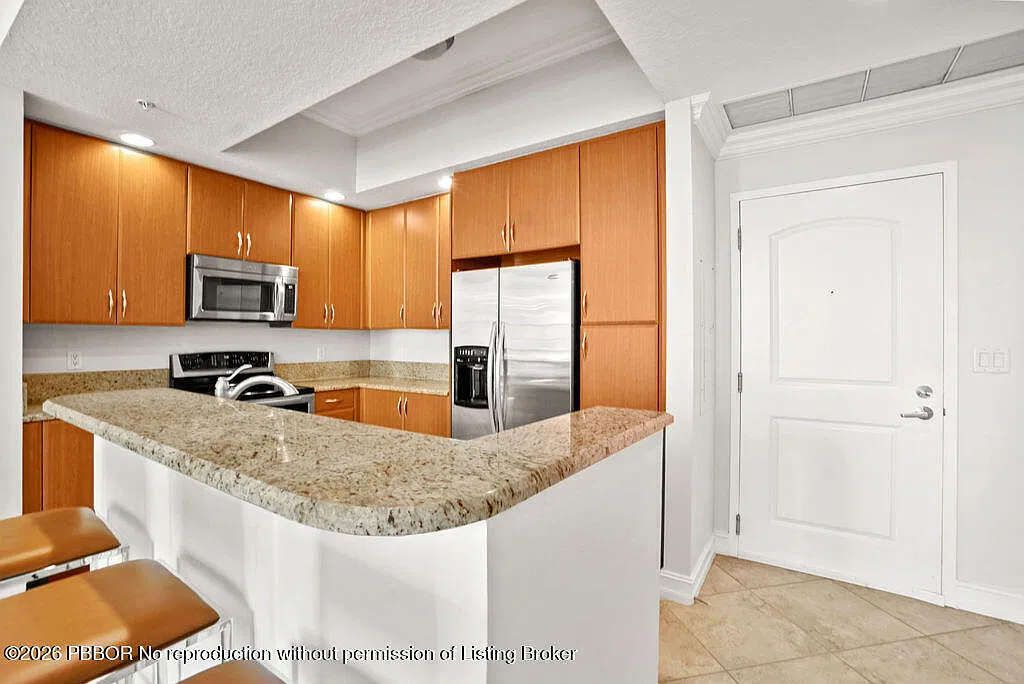 701 S Olive Ave — Photo 2