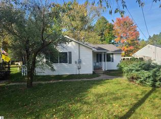 977 Kettle Lake Rd NE, Kalkaska, MI 49646