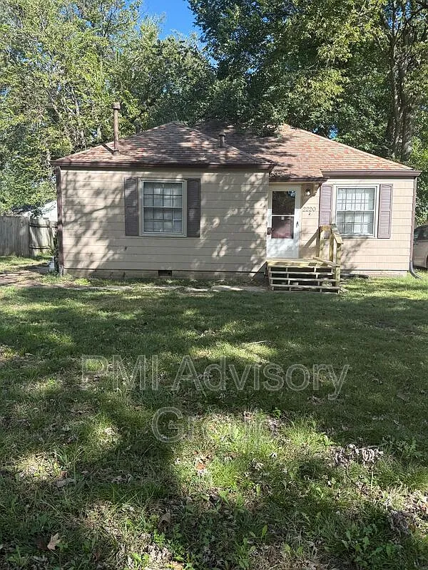 2 bed, 1.0 bath, 816 sqft, $975 — Photo 1
