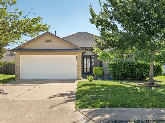 3rd image of 600 Sparkling Brook Ln