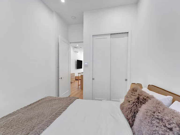 955B Nicola St — Photo 11