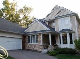 1090 Oakwood Dr #1, Bloomfield Hills, MI 48304