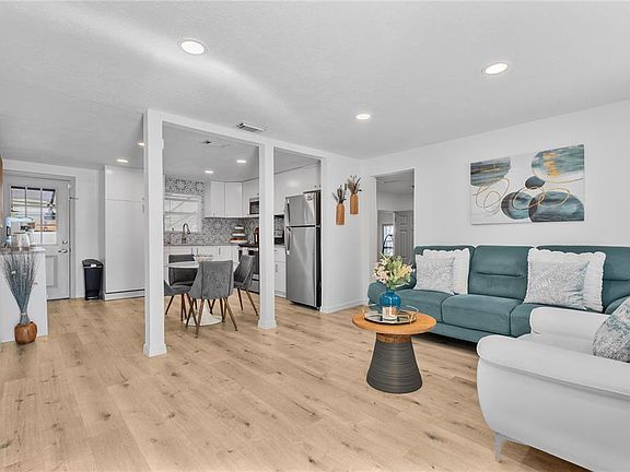4th image of 1237 Marygon St